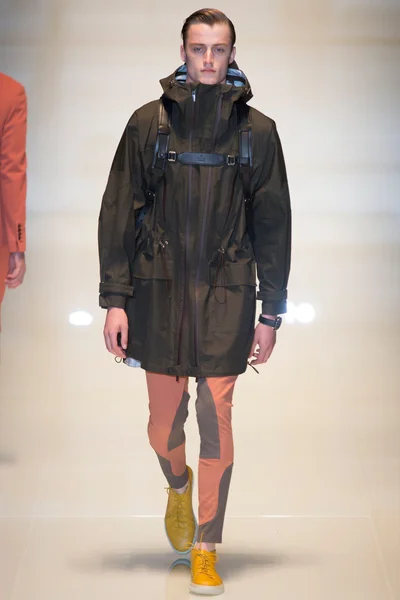 Look 25